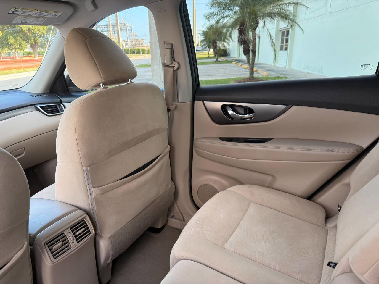 Used 2015 Nissan Rogue SV FWD image 33