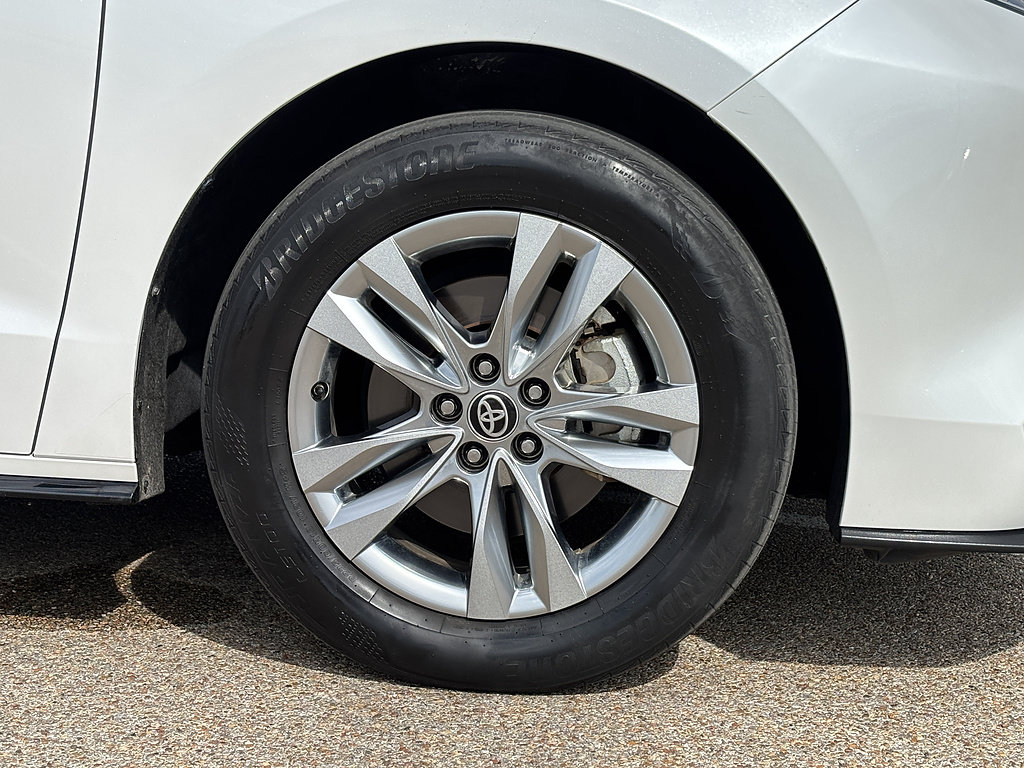 Certified 2023 Toyota Sienna Limited FWD image 25
