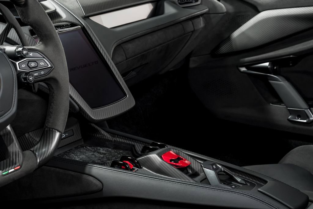 Used 2024 Lamborghini Revuelto image 21