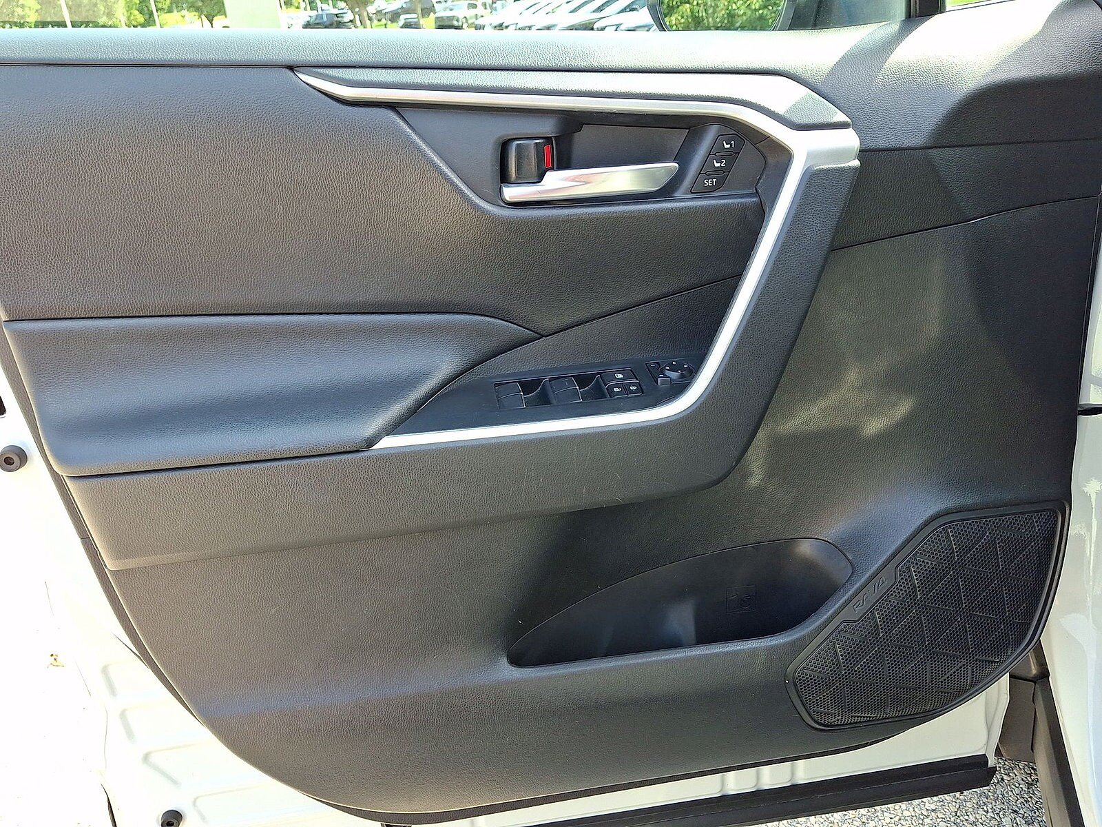 Used 2020 Toyota RAV4 XLE Premium AWD/4WD image 10