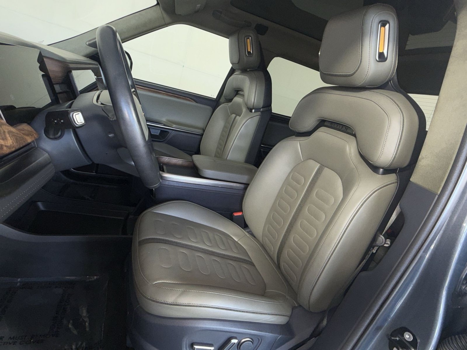 Used 2022 Rivian R1T Adventure AWD/4WD image 13