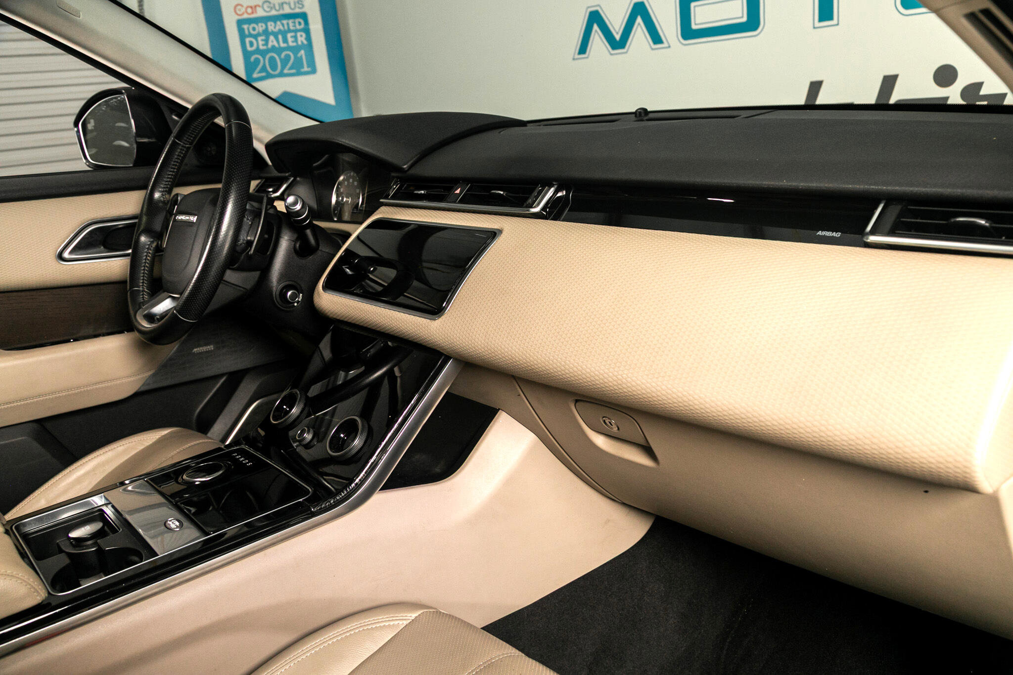 Used 2020 Land Rover Range Rover Velar S image 31