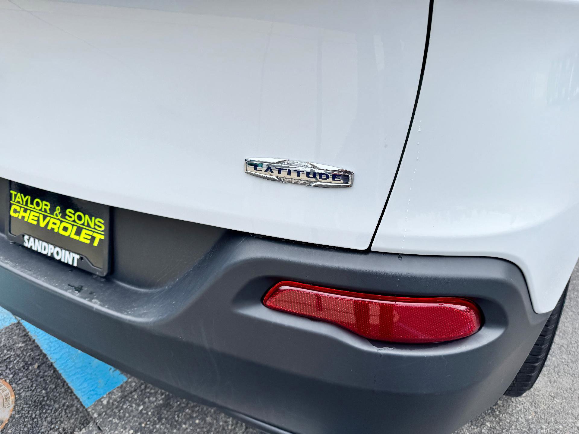 Used 2018 Jeep Cherokee Latitude w/ Cold Weather Group image 36