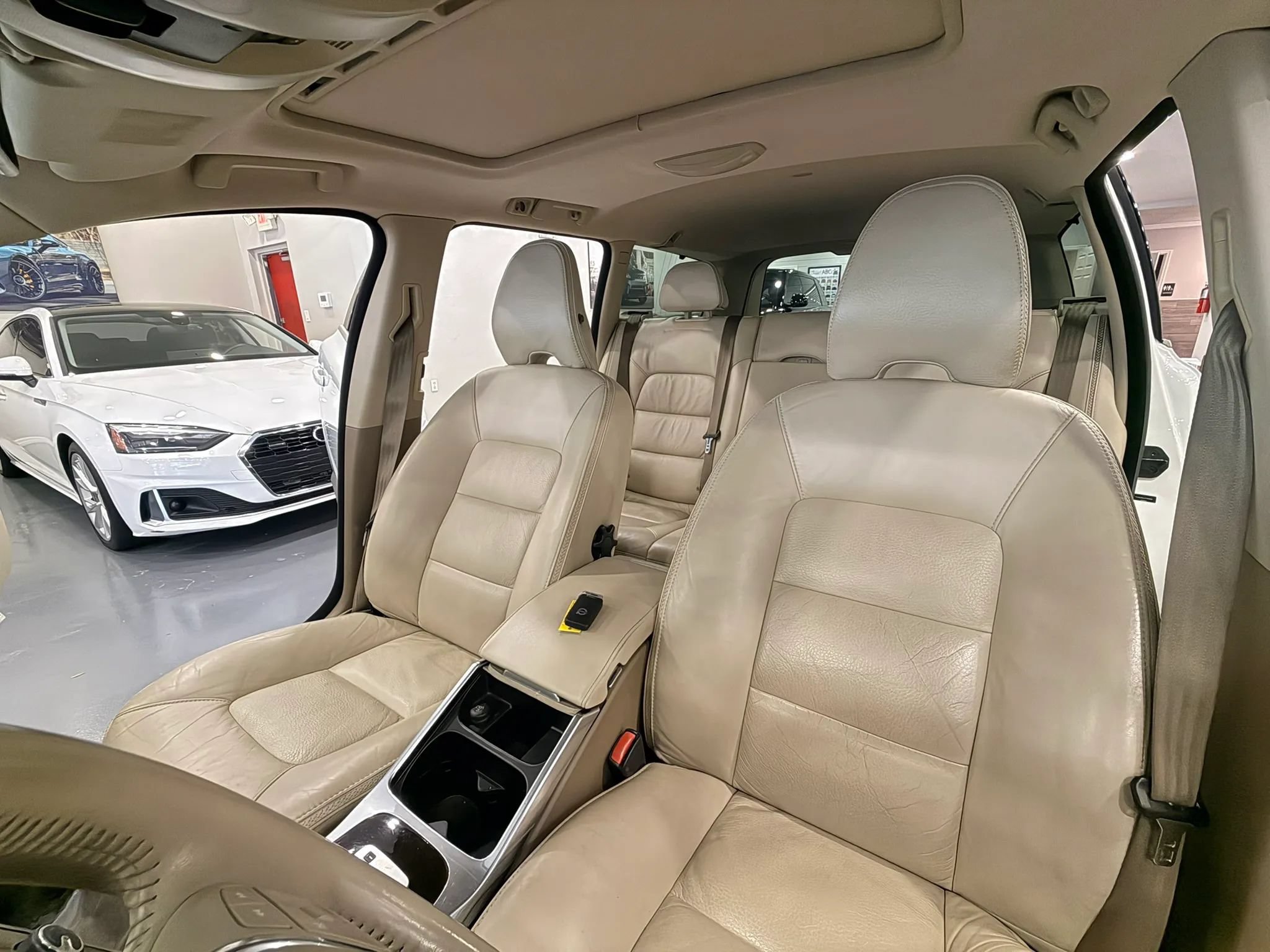 Used 2012 Volvo XC70 3.2 FWD image 12