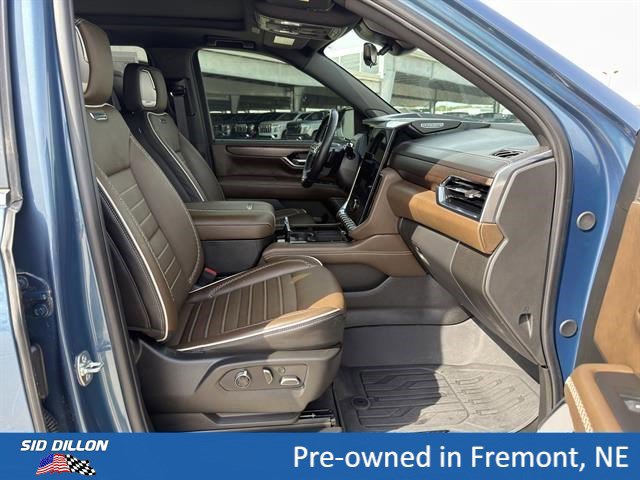 Certified 2025 GMC Yukon Denali Ultimate w/ LPO, Floor Liner Package AWD/4WD image 19