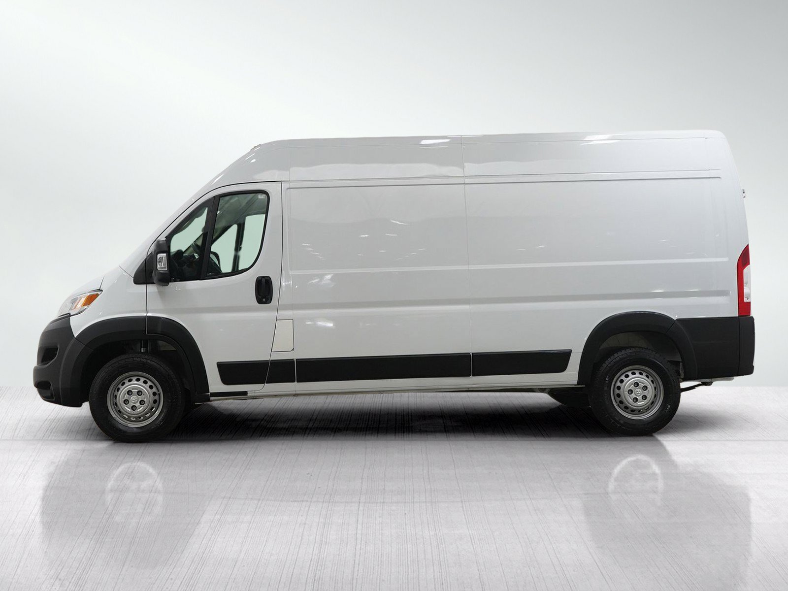 Used 2024 RAM ProMaster 2500 w/ Convenience Group FWD image 2