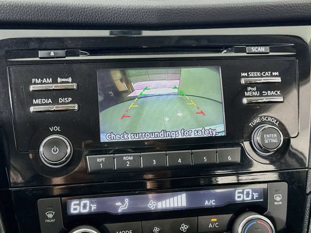 Used 2017 Nissan Rogue SV AWD/4WD image 36