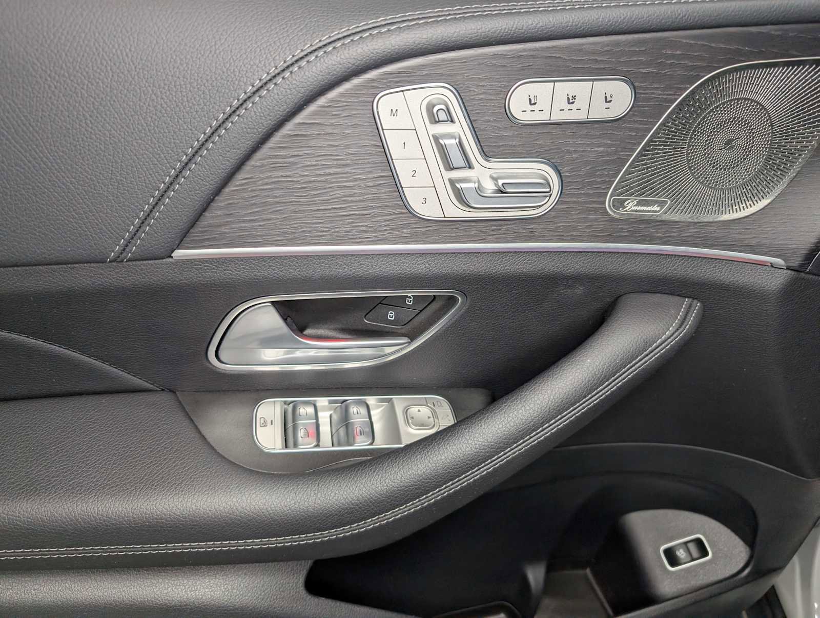 Certified 2025 Mercedes-Benz GLS 450 4MATIC image 37