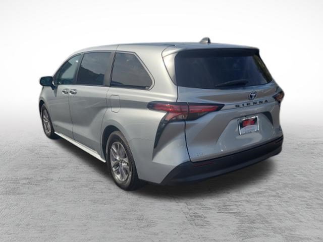 Certified 2021 Toyota Sienna XLE AWD/4WD image 5