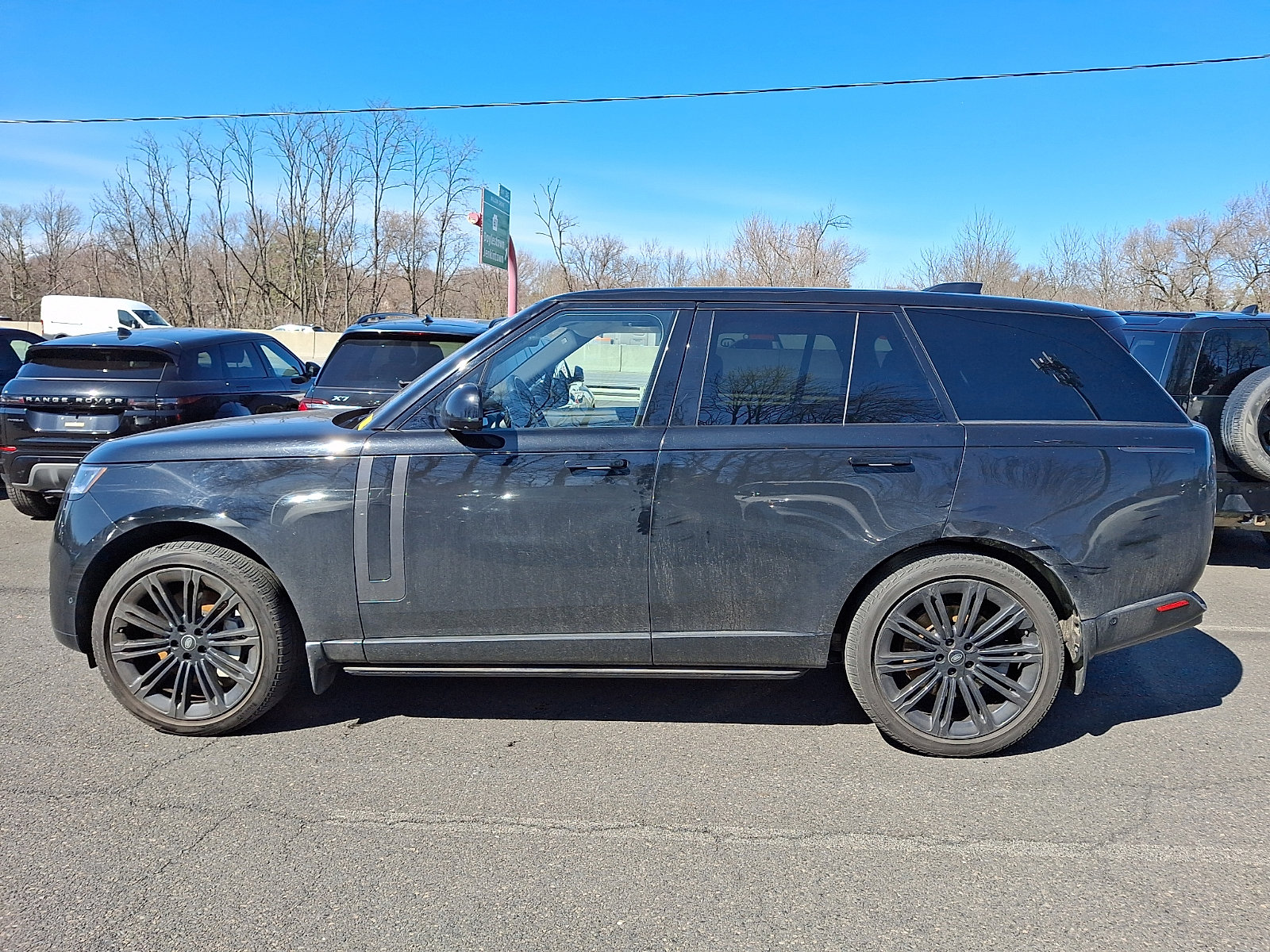 Used 2023 Land Rover Range Rover SE AWD/4WD image 3
