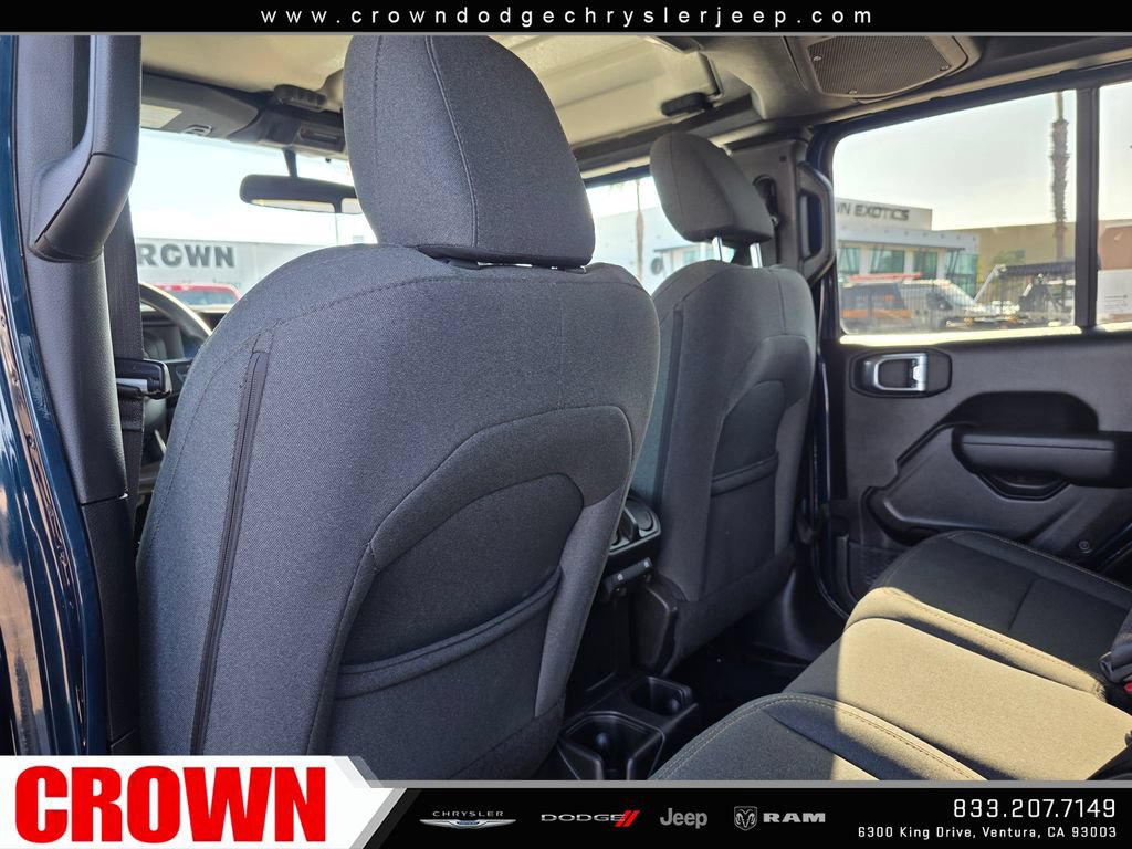 Used 2025 Jeep Gladiator Sport AWD/4WD image 16