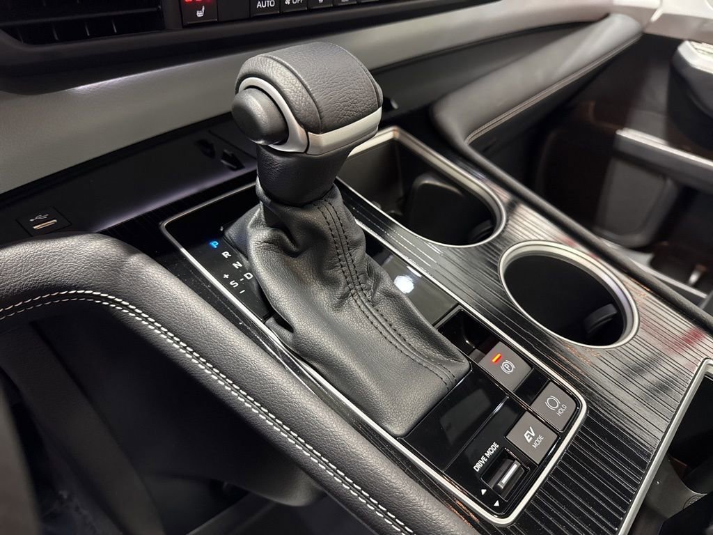 Used 2025 Toyota Sienna XSE image 25