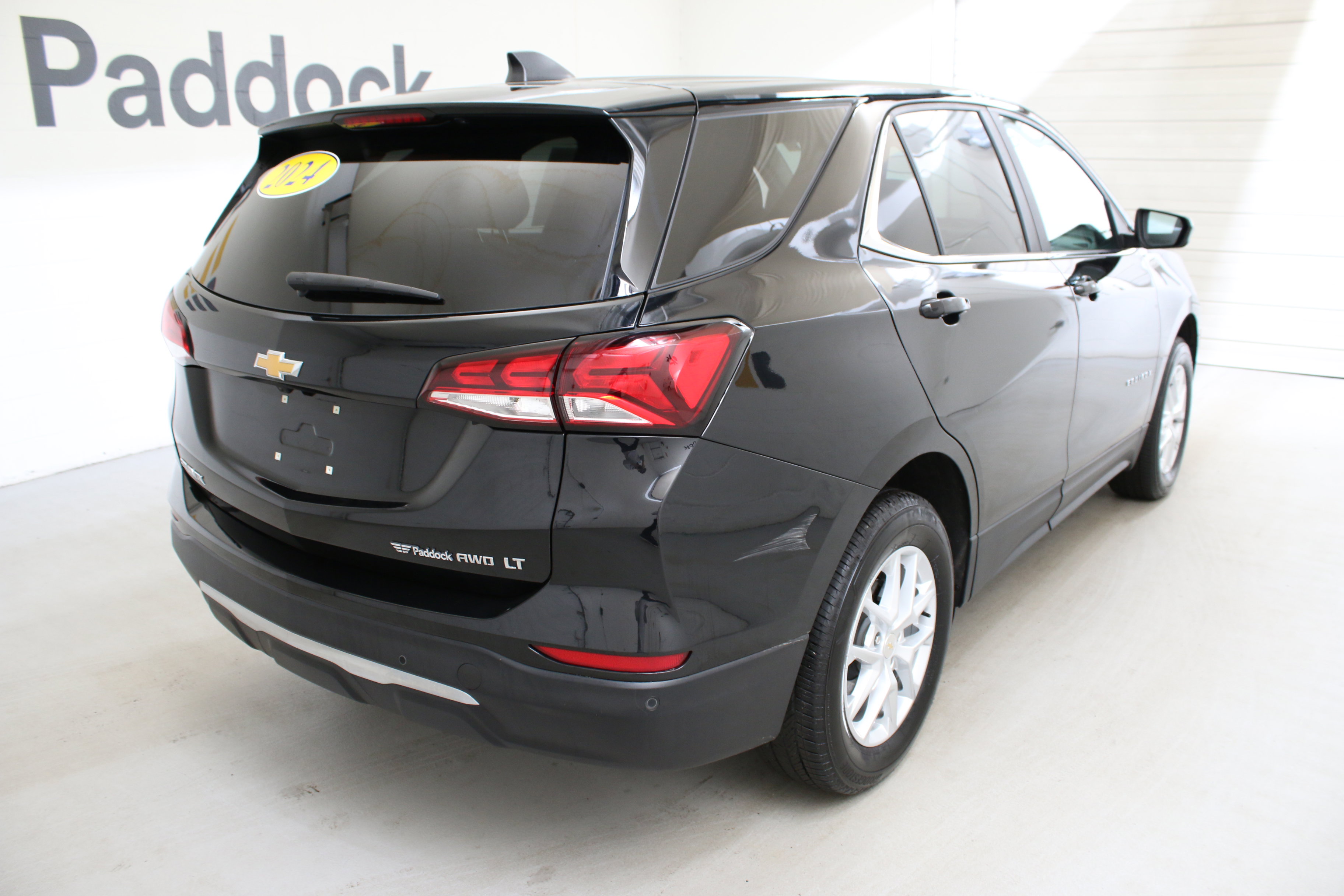 Used 2024 Chevrolet Equinox LT w/ LPO, Cargo Package AWD/4WD image 9