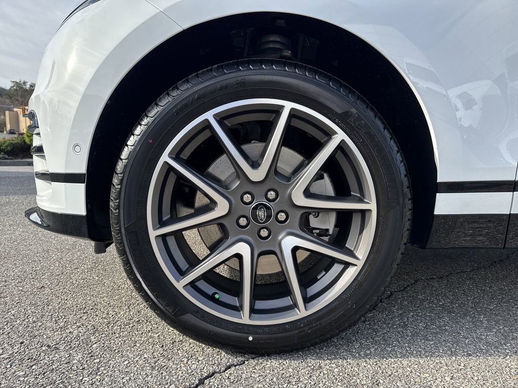 New 2026 Land Rover Range Rover Velar Dynamic SE image 8