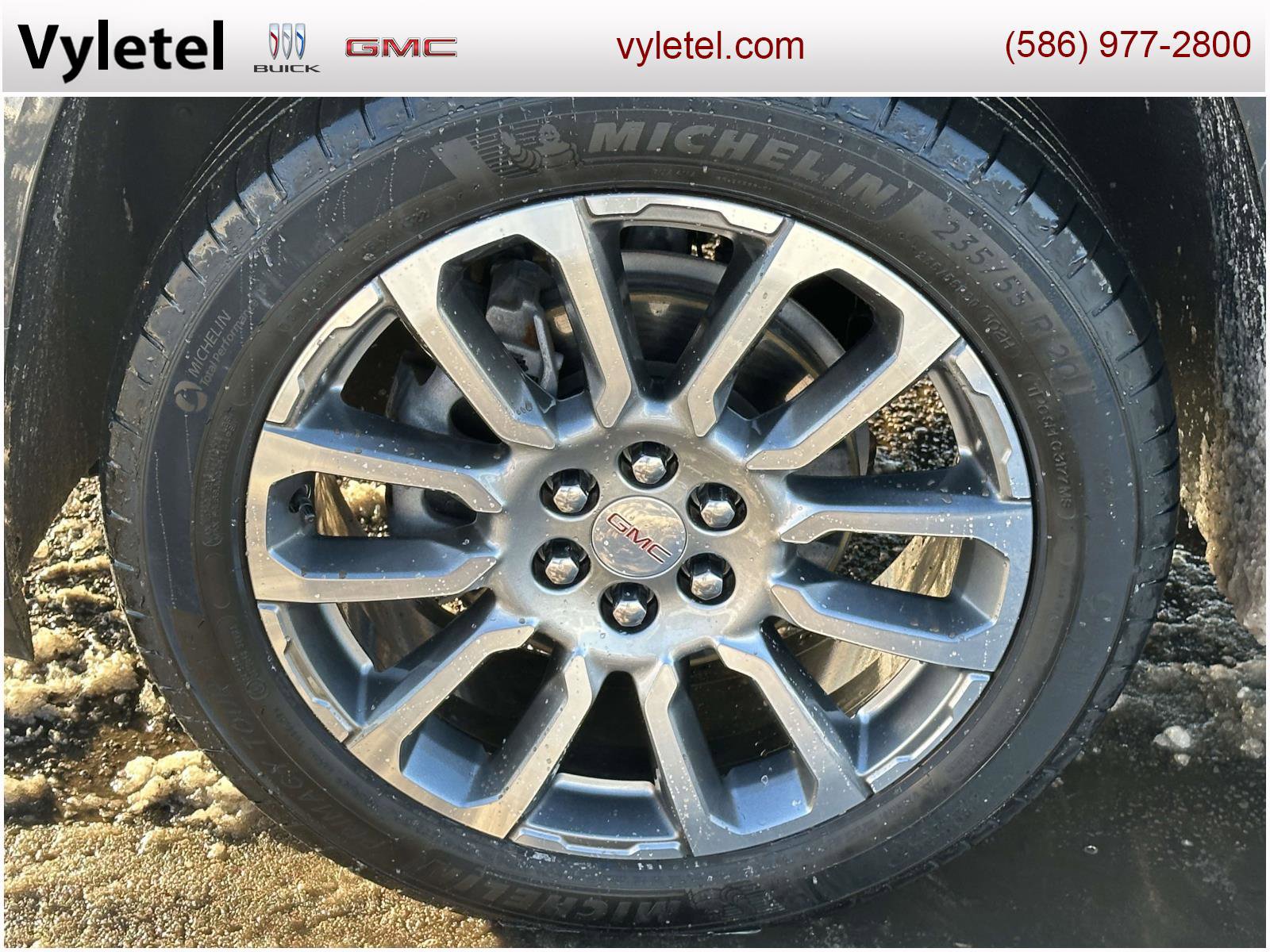 Used 2023 GMC Acadia Denali w/ Denali Technology Package image 7