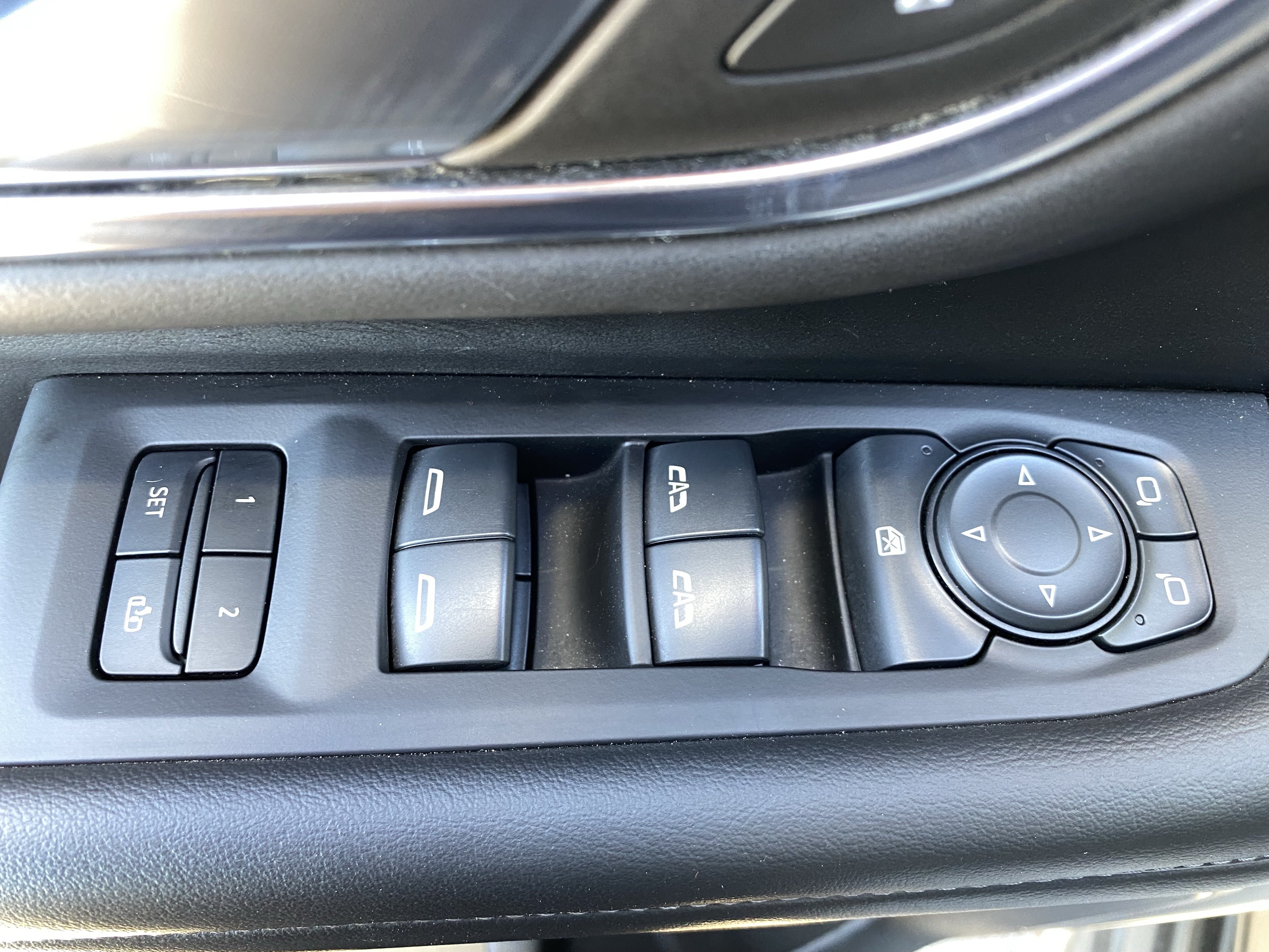 Used 2024 Chevrolet Suburban LT RWD image 22