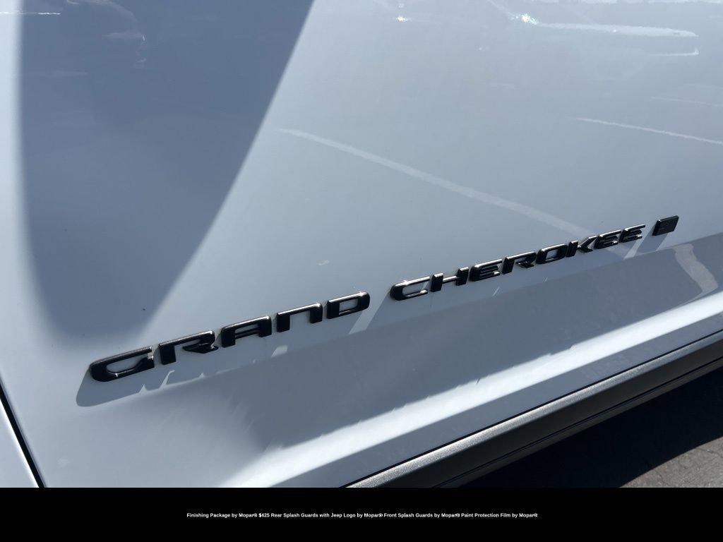 Certified 2023 Jeep Grand Cherokee Limited w/ Luxury Tech Group II image 19