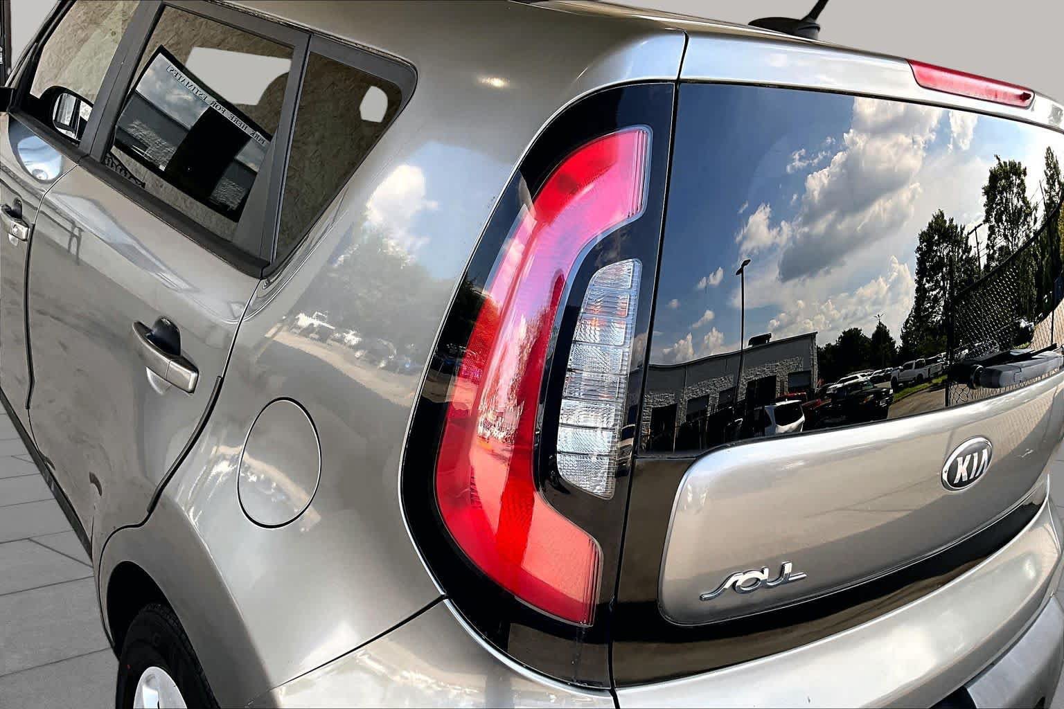 Used 2015 Kia Soul FWD image 26