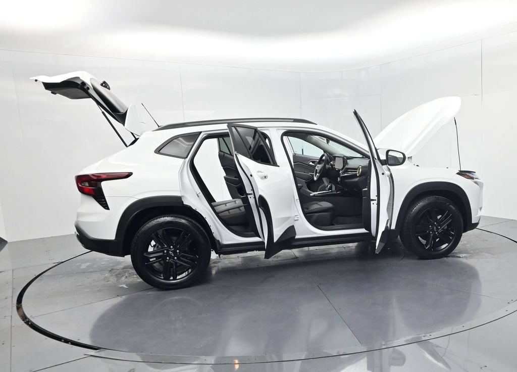 Used 2024 Chevrolet Trax ACTIV w/ Sunroof Package FWD image 55