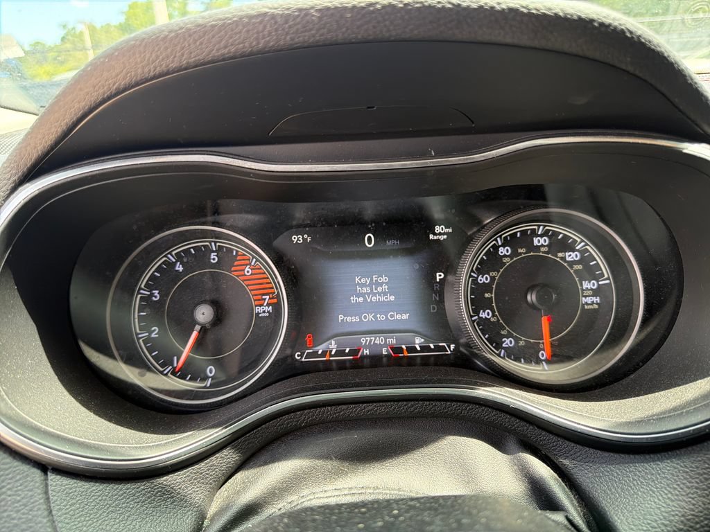 Used 2020 Jeep Cherokee Trailhawk AWD/4WD image 21