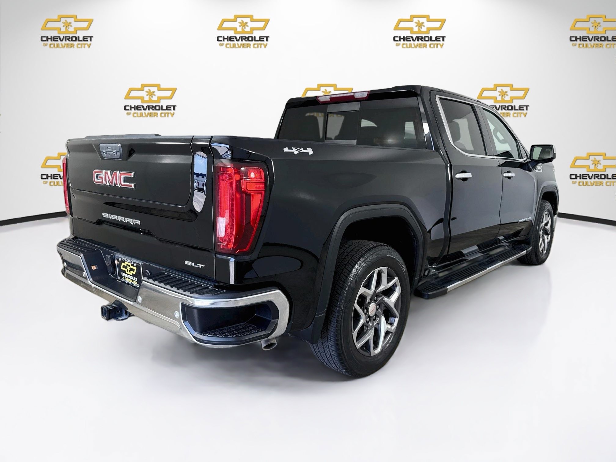 Used 2023 GMC Sierra 1500 SLT w/ SLT Premium Plus Package AWD/4WD image 8