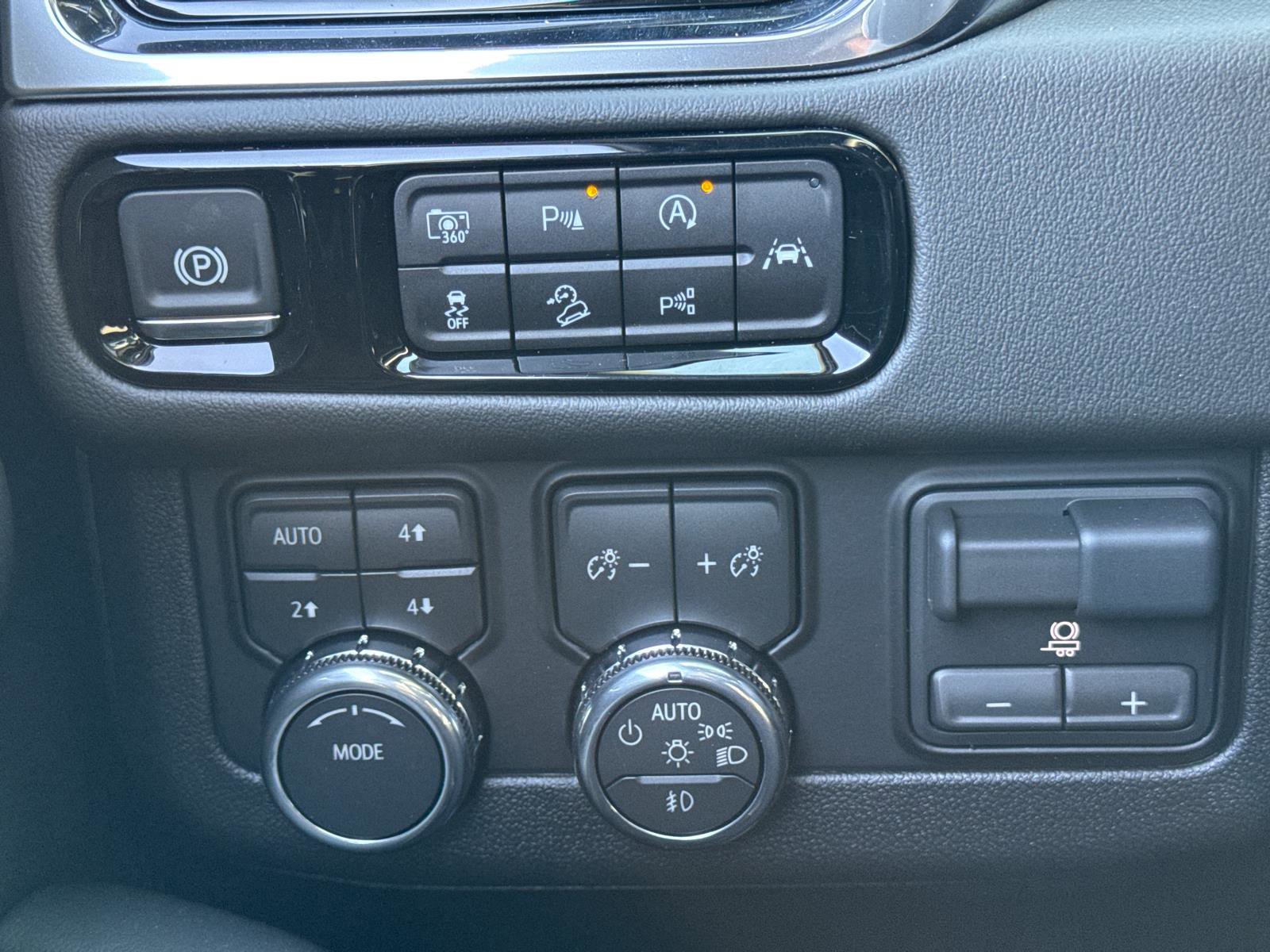 New 2026 GMC Yukon XL Elevation w/ Elevation Premium Package image 23