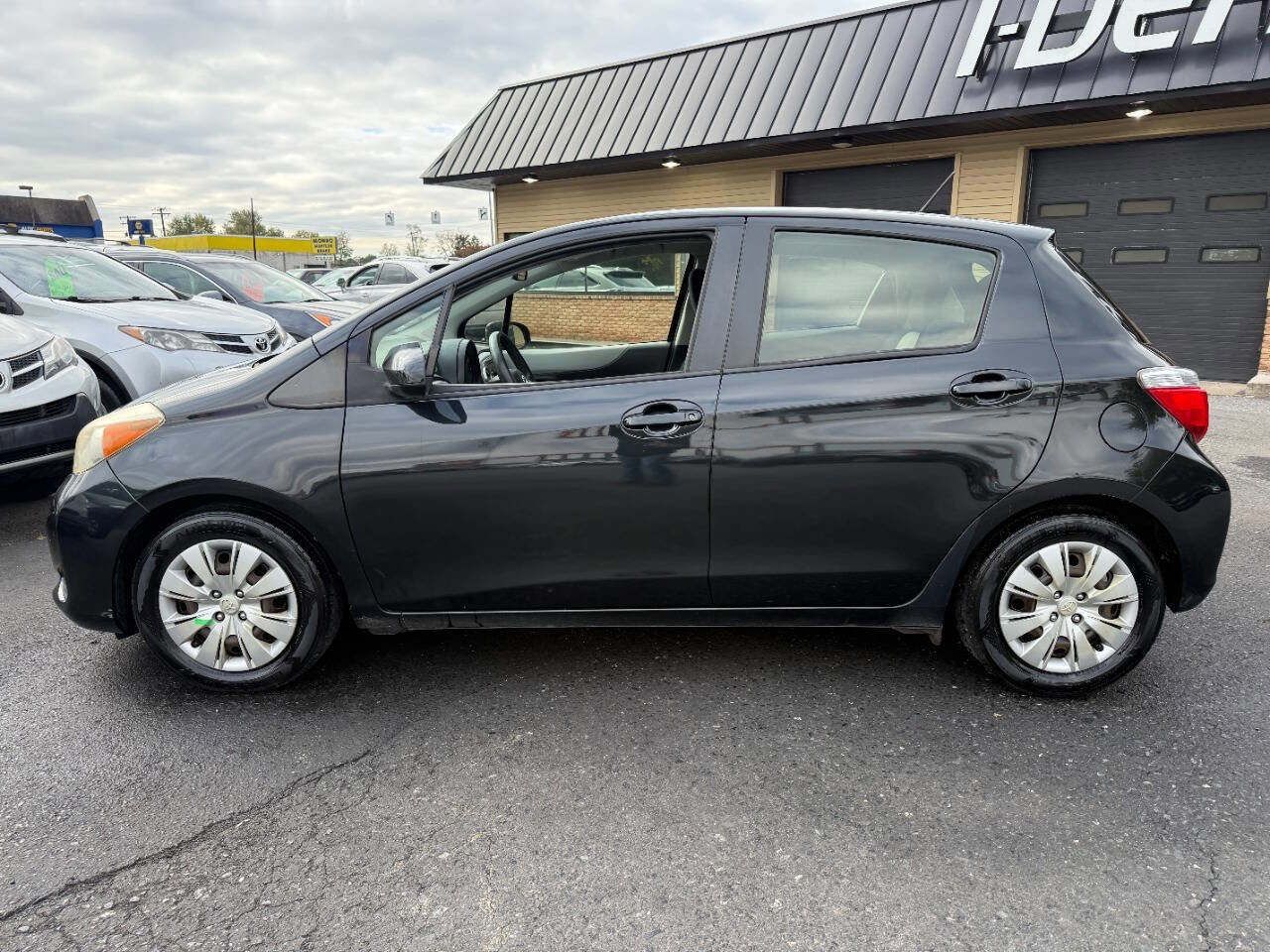 Used 2012 Toyota Yaris LE image 8