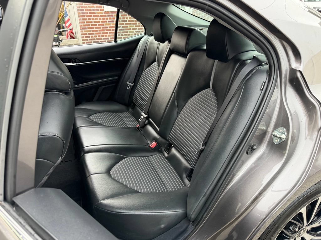 Used 2020 Toyota Camry SE FWD image 13