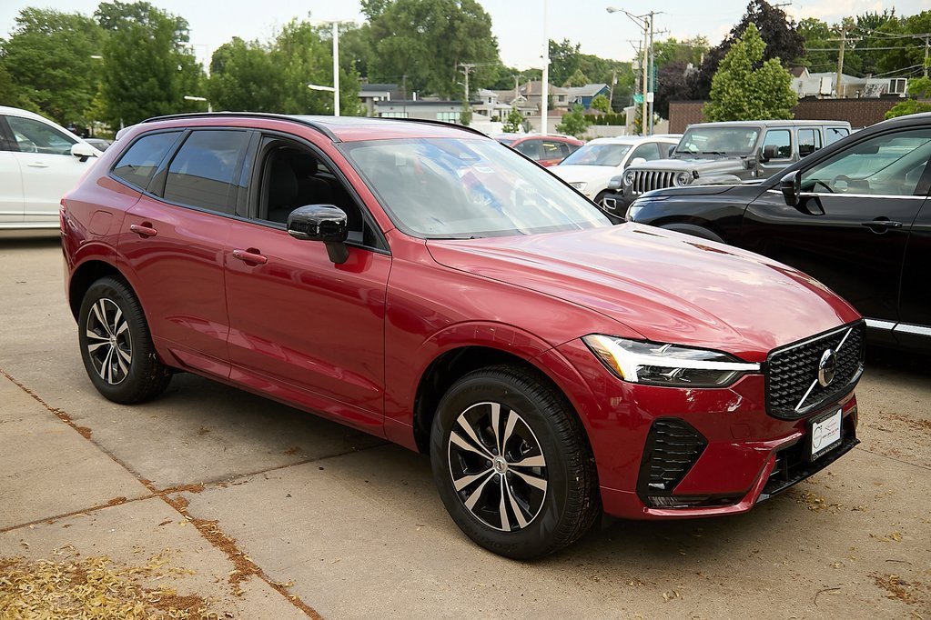 New 2025 Volvo XC60 B5 Core w/ Protection Package Premier image 3