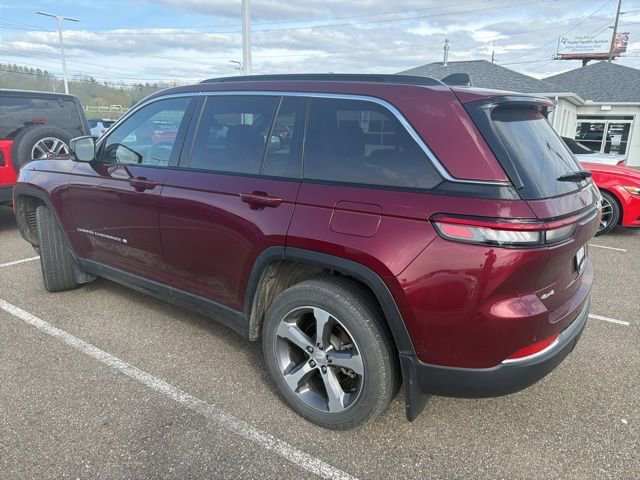 Used 2024 Jeep Grand Cherokee Limited w/ Trailer Tow Package AWD/4WD image 9