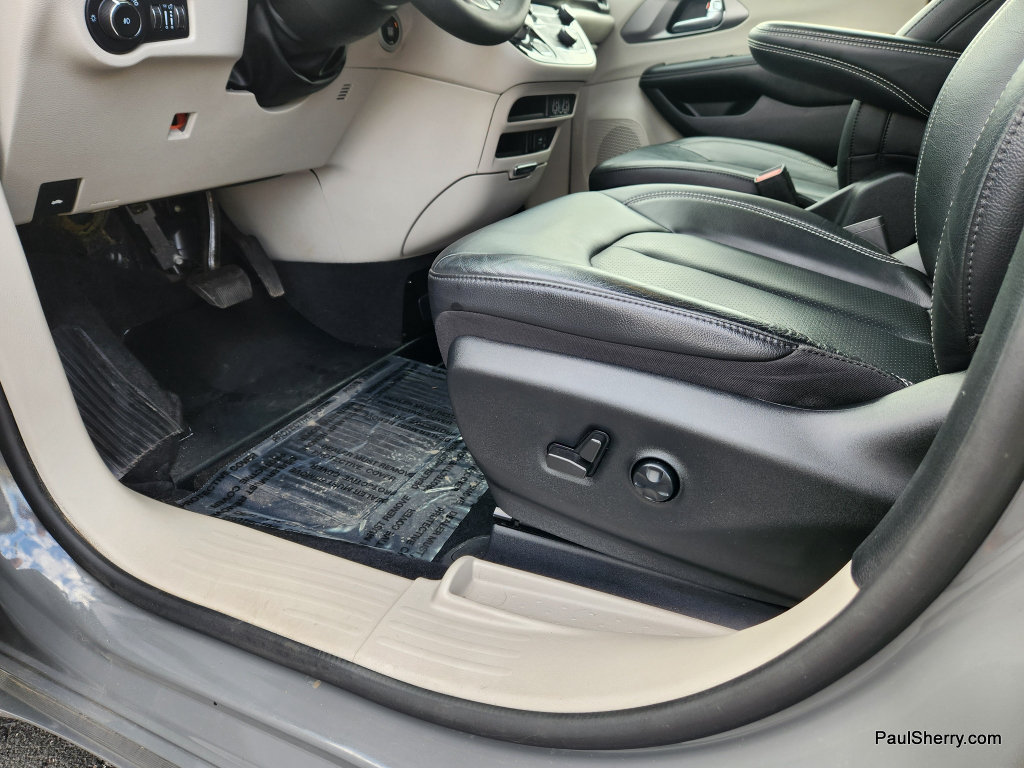 Used 2022 Chrysler Pacifica Touring-L FWD image 35