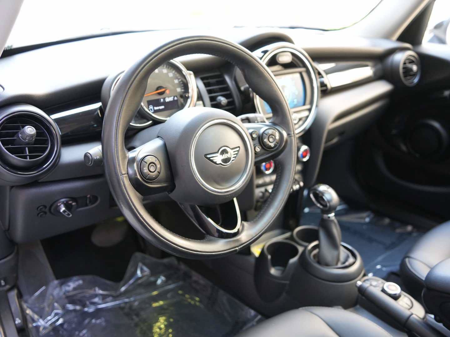 Used 2019 MINI Cooper 4-Door Hardtop FWD image 14