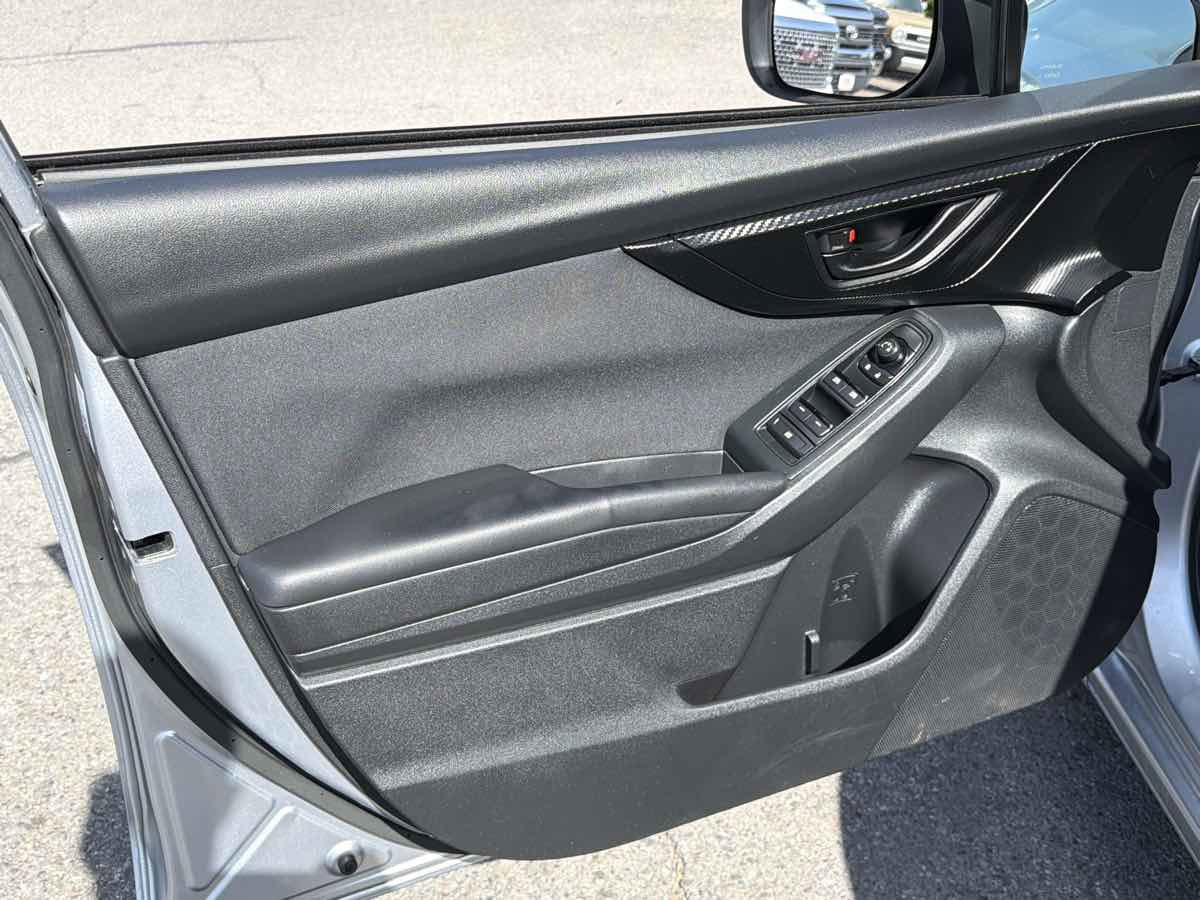 Used 2017 Subaru Impreza 2.0i AWD/4WD image 11
