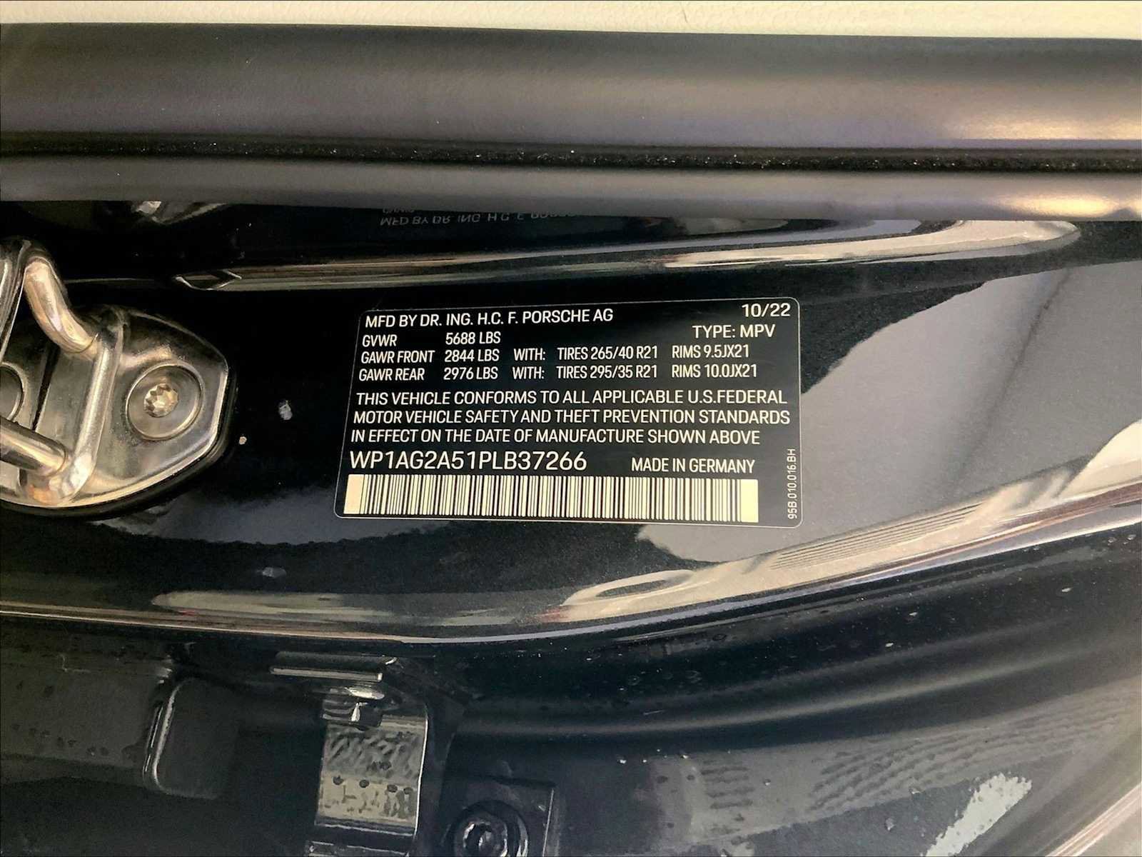 Certified 2023 Porsche Macan S AWD/4WD image 36
