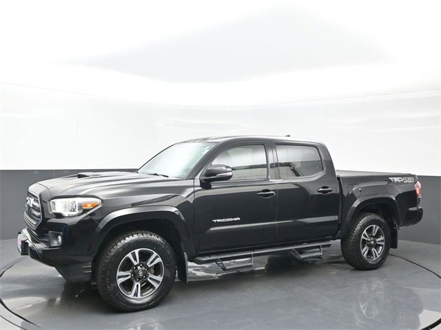 Used 2017 Toyota Tacoma SR5 image 2