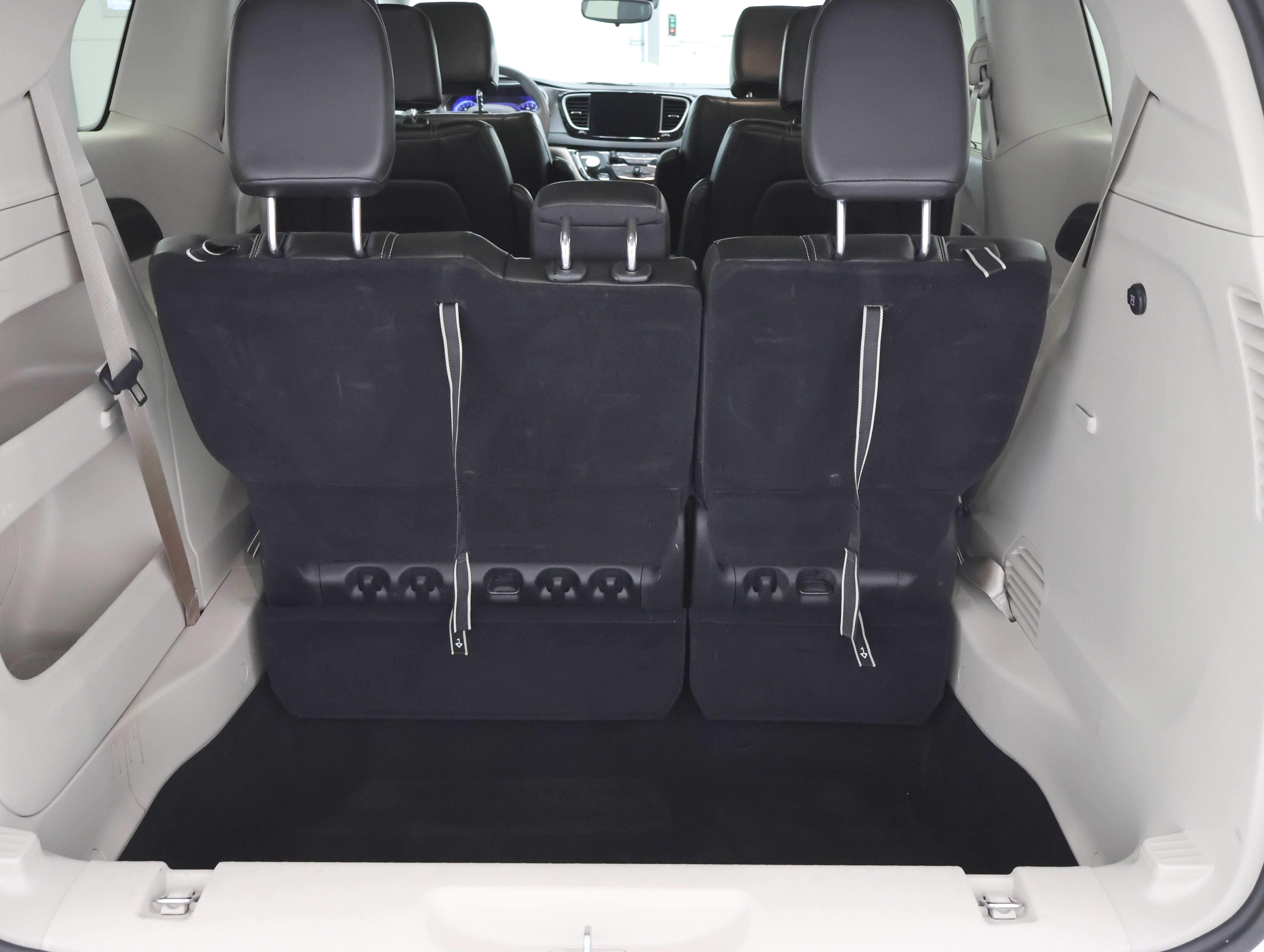 Used 2024 Chrysler Pacifica Touring-L FWD image 27