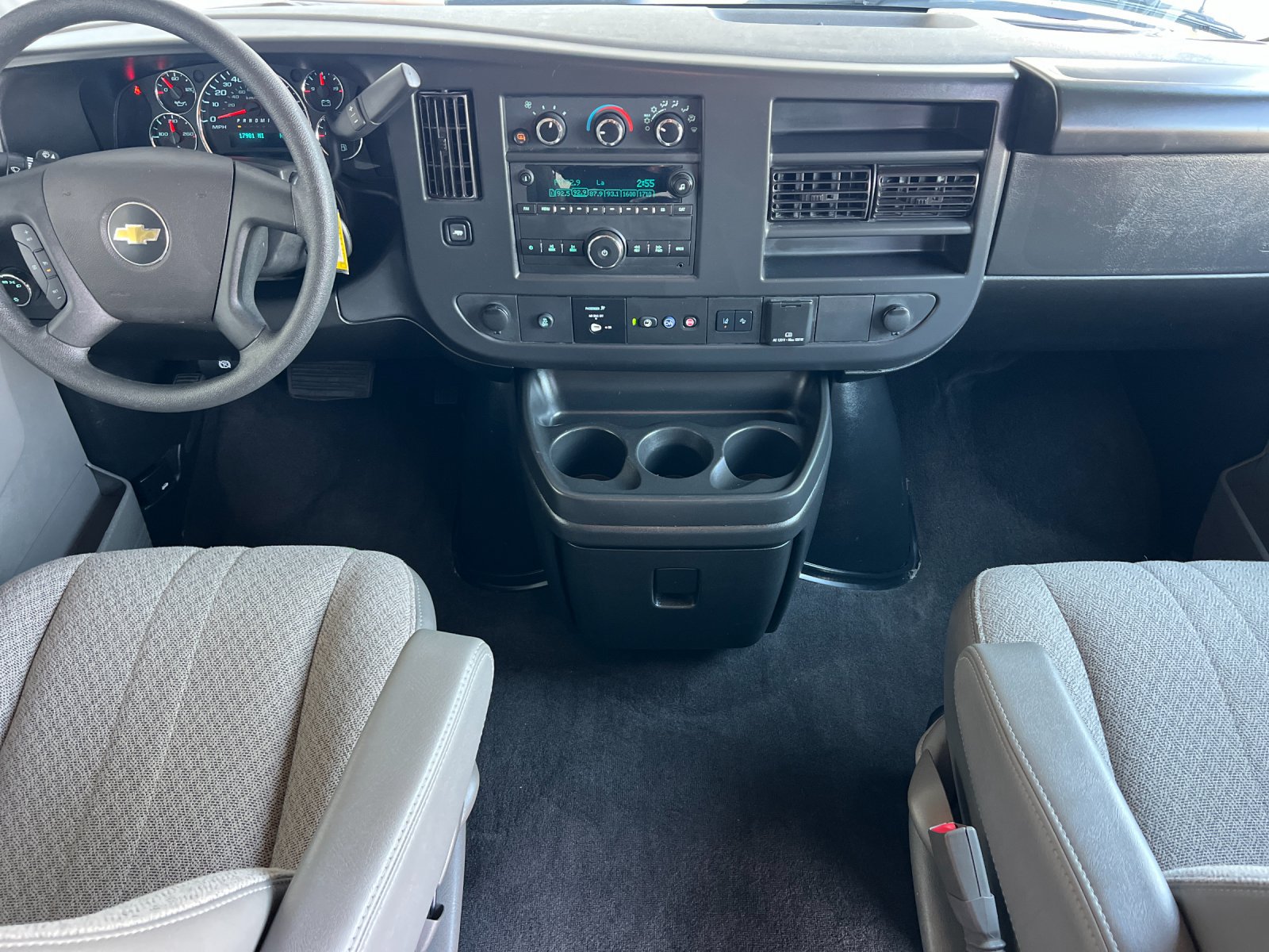 Used 2025 Chevrolet Express 3500 LT w/ LT Preferred Equipment Group RWD image 13