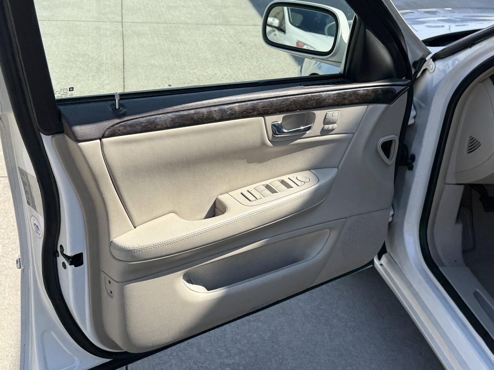 Used 2008 Cadillac DTS FWD image 19
