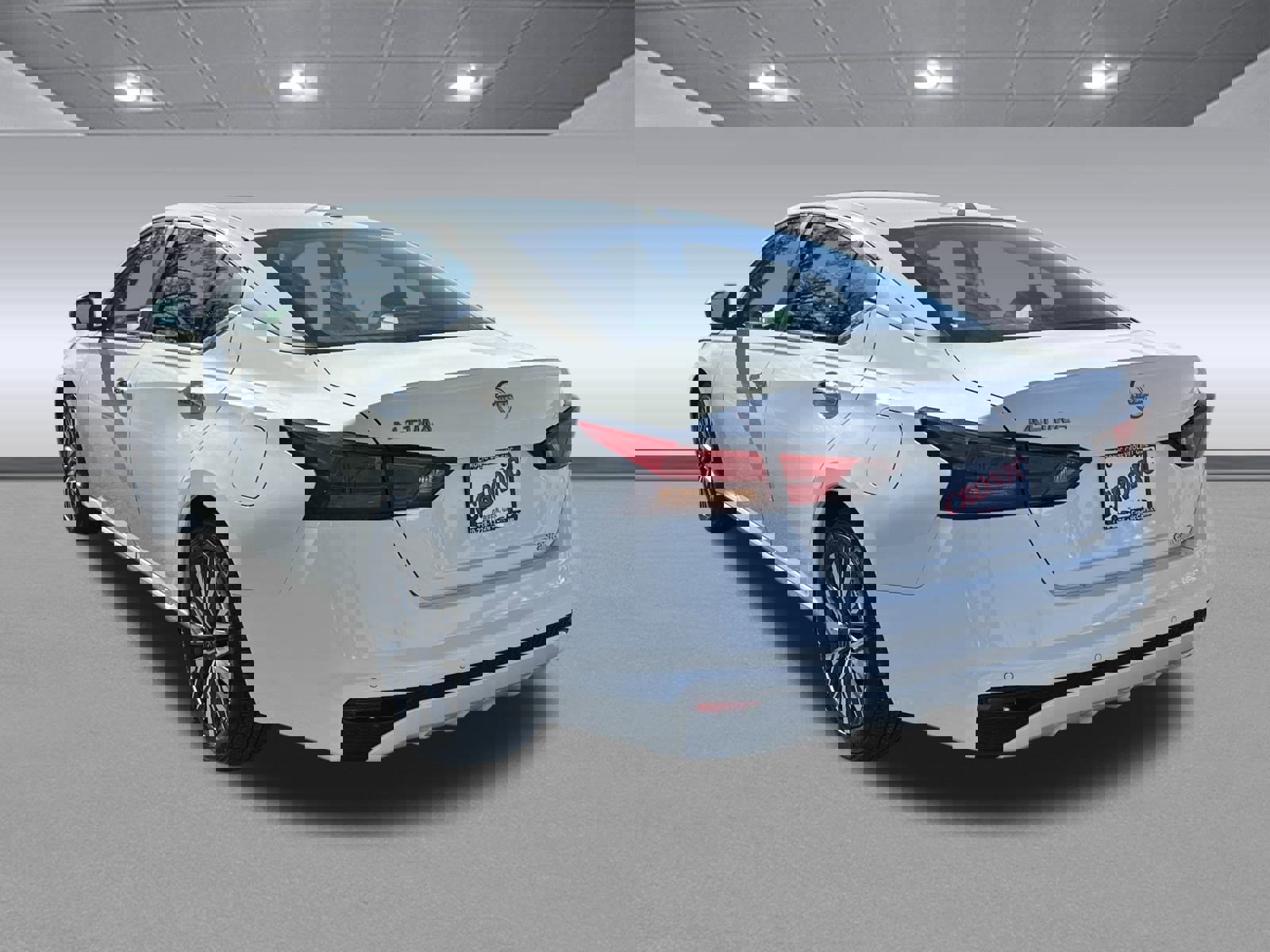 Used 2025 Nissan Altima 2.5 SV image 5