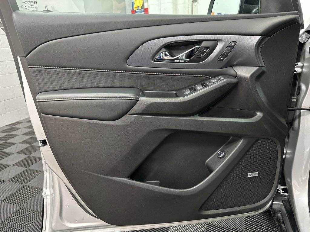 Used 2021 Chevrolet Traverse Premier w/ Redline Edition image 18
