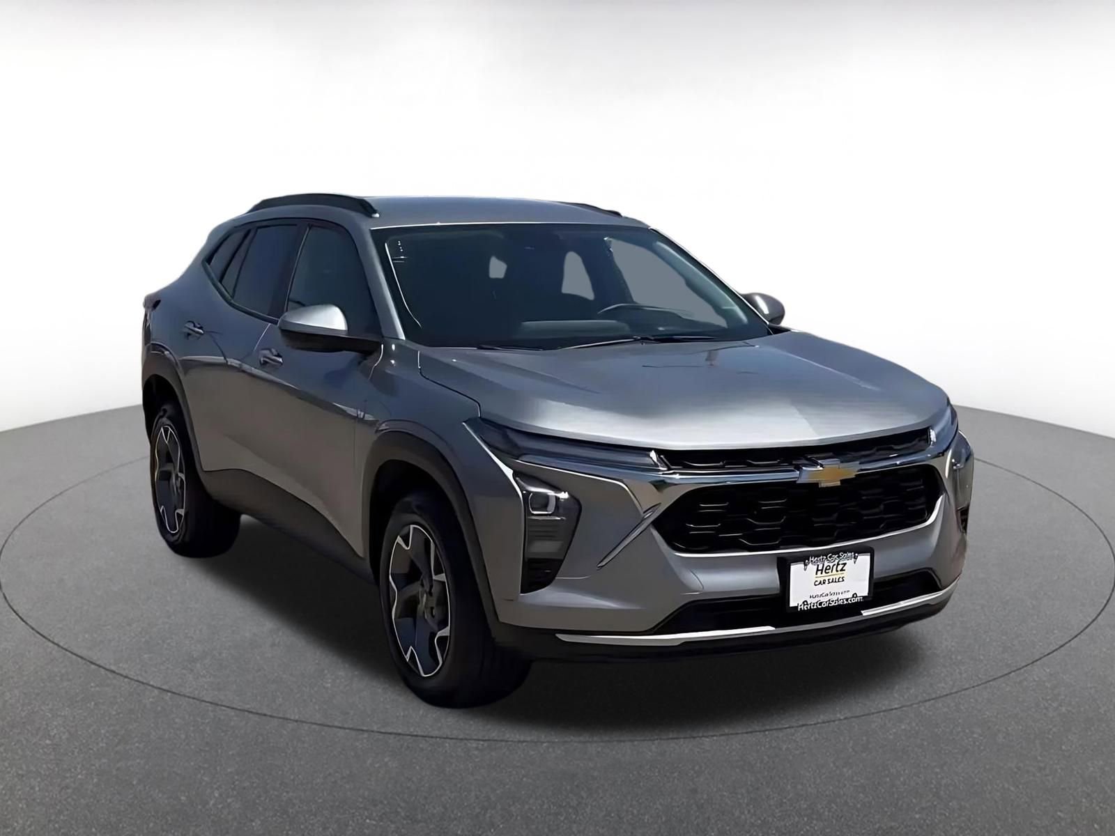Used 2025 Chevrolet Trax LT w/ LT Convenience Package FWD image 2