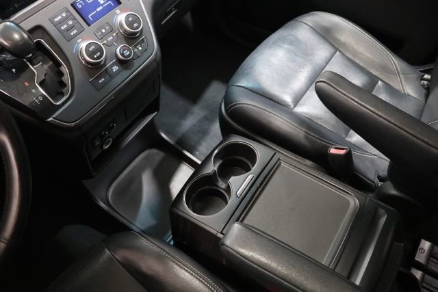 Used 2017 Toyota Sienna SE w/ SE Preferred Package FWD image 27