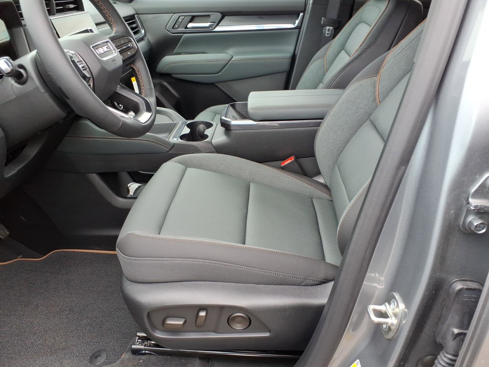 New 2026 GMC Terrain AT4 w/ Convenience Package III AWD/4WD image 13