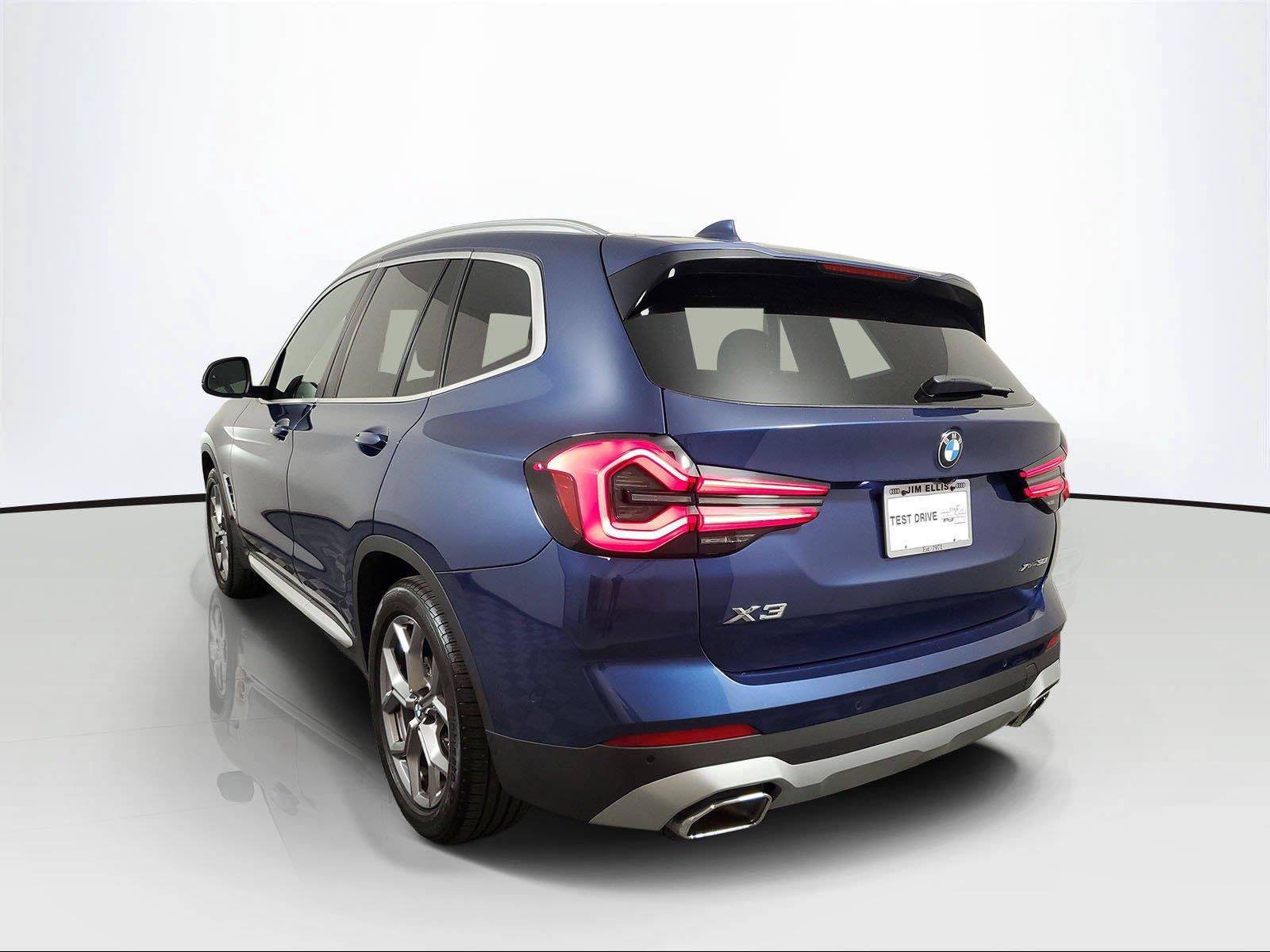 Used 2024 BMW X3 xDrive30i w/ Premium Package AWD/4WD image 4
