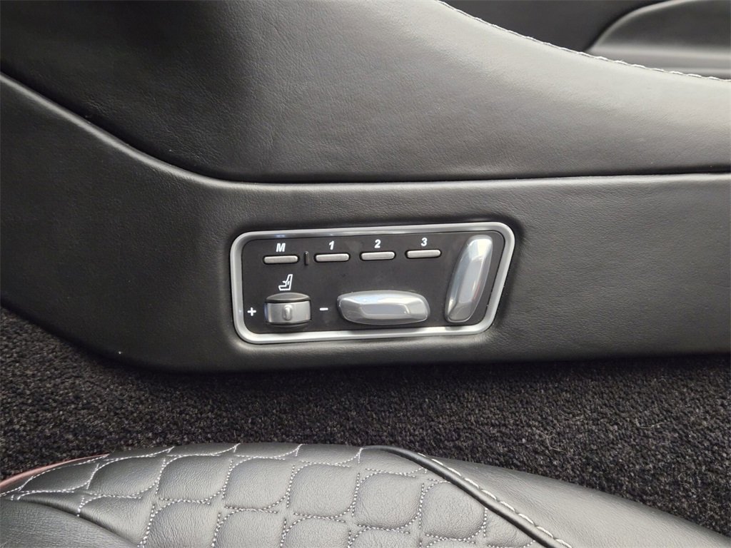 Used 2015 Aston Martin Vanquish Volante image 39