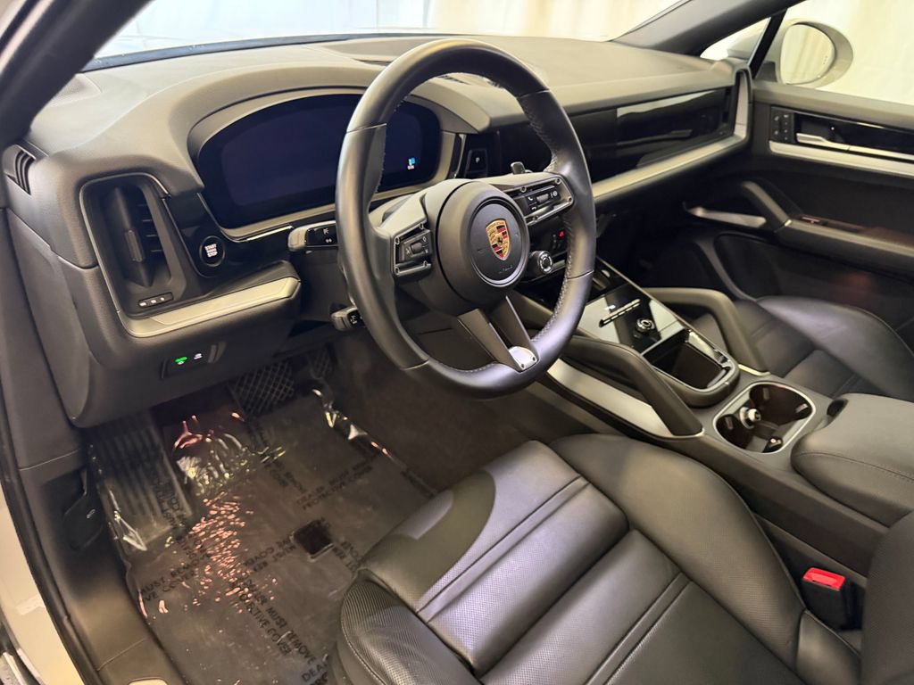 Certified 2024 Porsche Cayenne Coupe AWD/4WD image 4