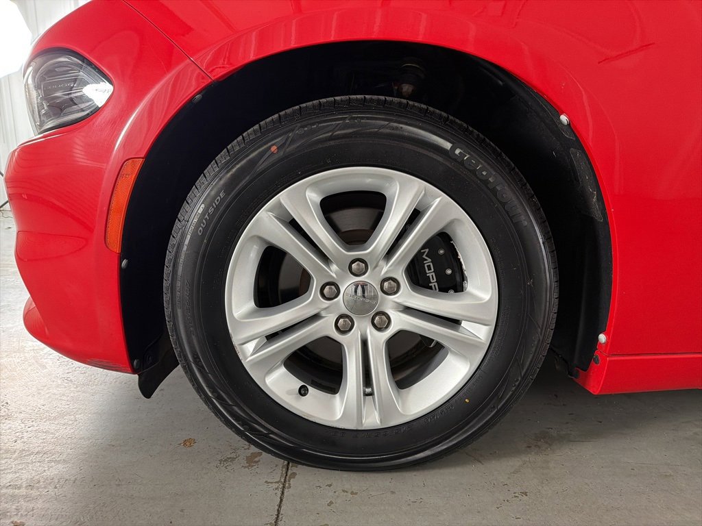 Used 2019 Dodge Charger SXT image 4