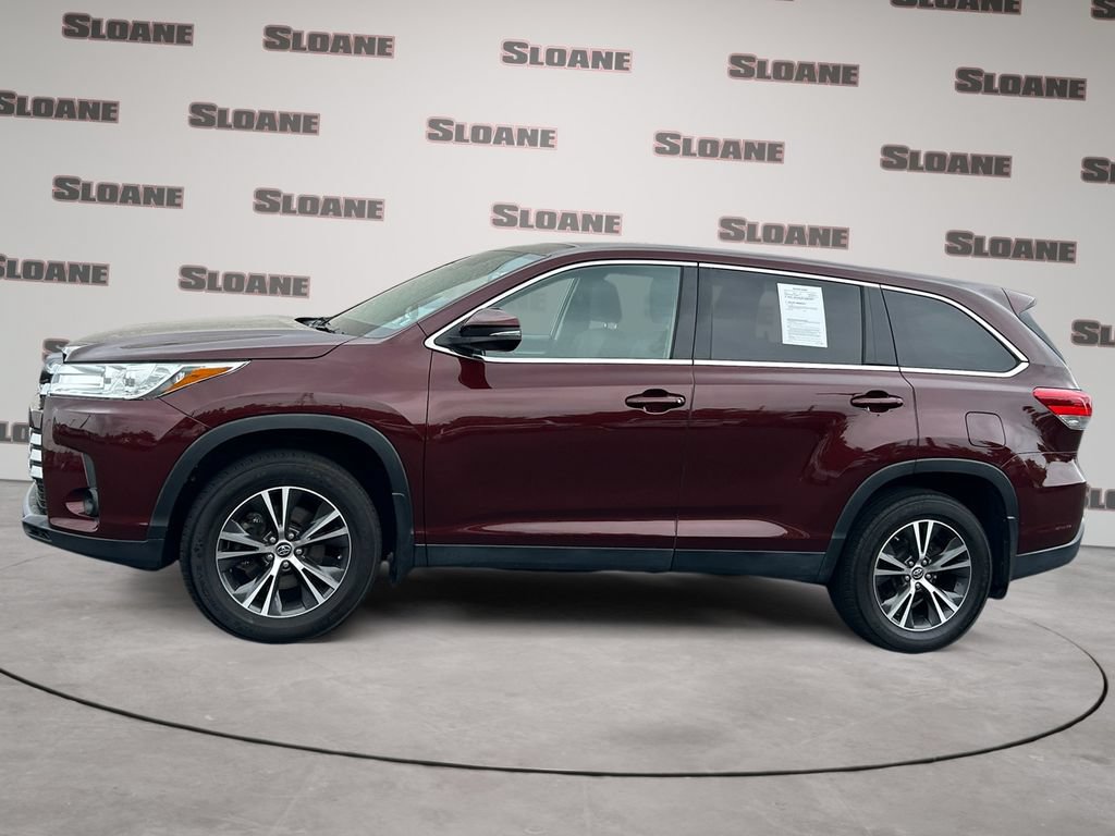 Used 2019 Toyota Highlander LE AWD/4WD image 2