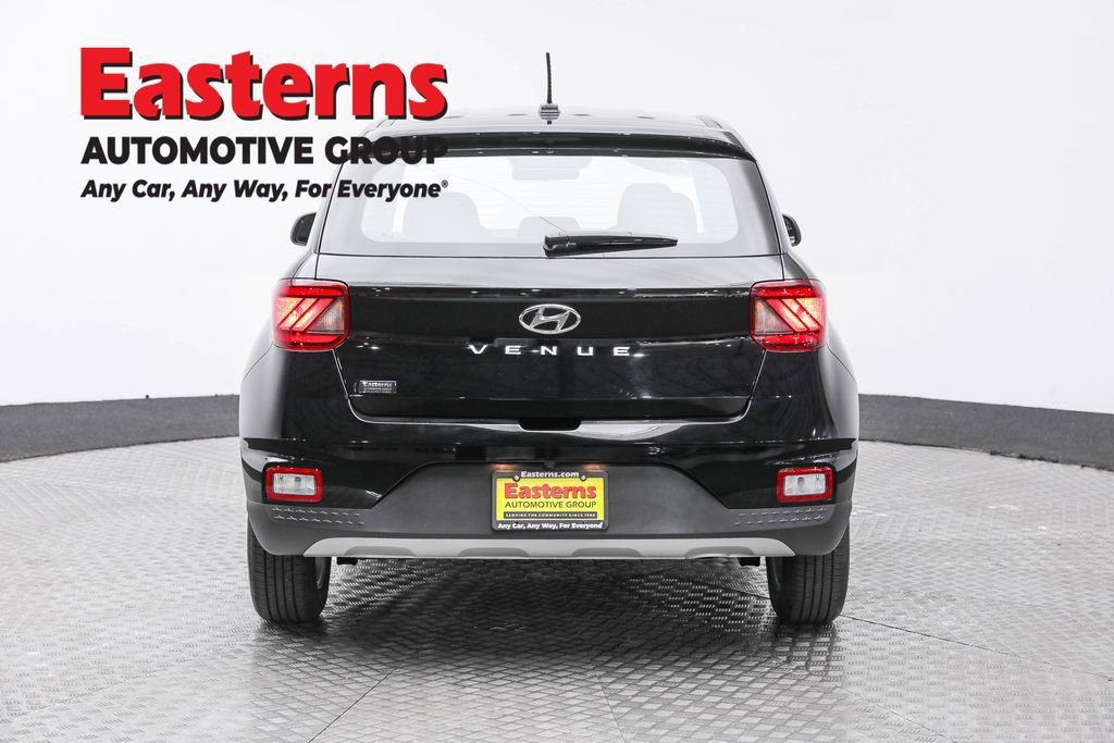 Used 2025 Hyundai Venue SE image 6