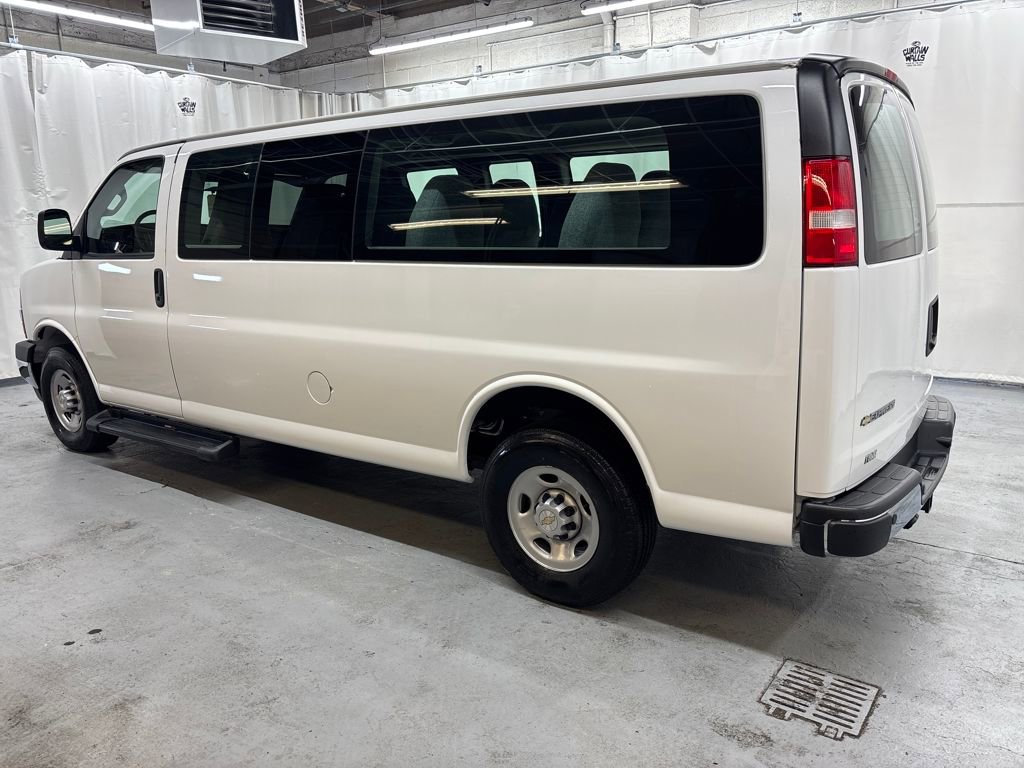 New 2024 Chevrolet Express 3500 Extended RWD image 3